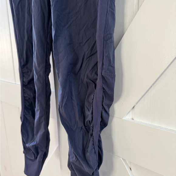 Lululemon Dance Studio Mid-Rise Jogger *7/8 Length in True Navy - Picture 5 of 7